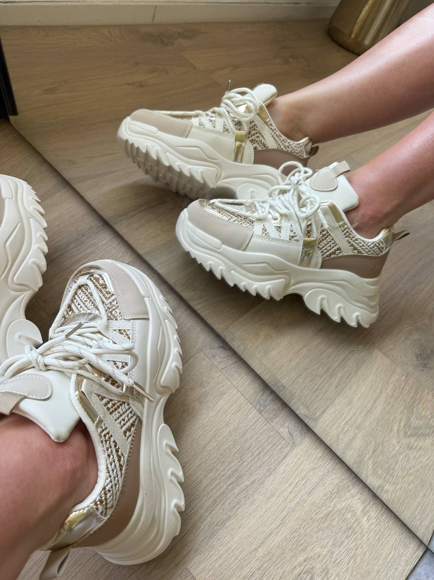 Sneaker Lotte – Beige & White PU Leather Sneakers for Women