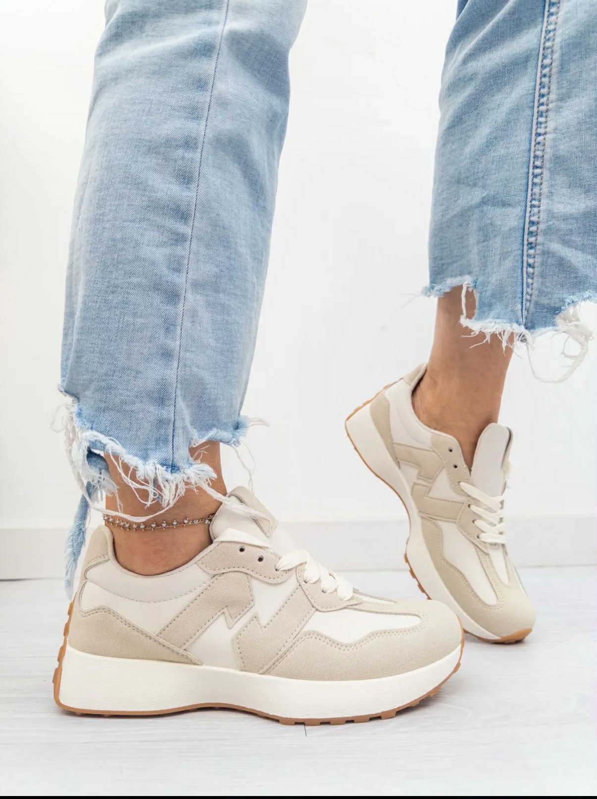 Sneaker Bo – Minimalist Beige & White PU Leather Sneakers for Everyday Style