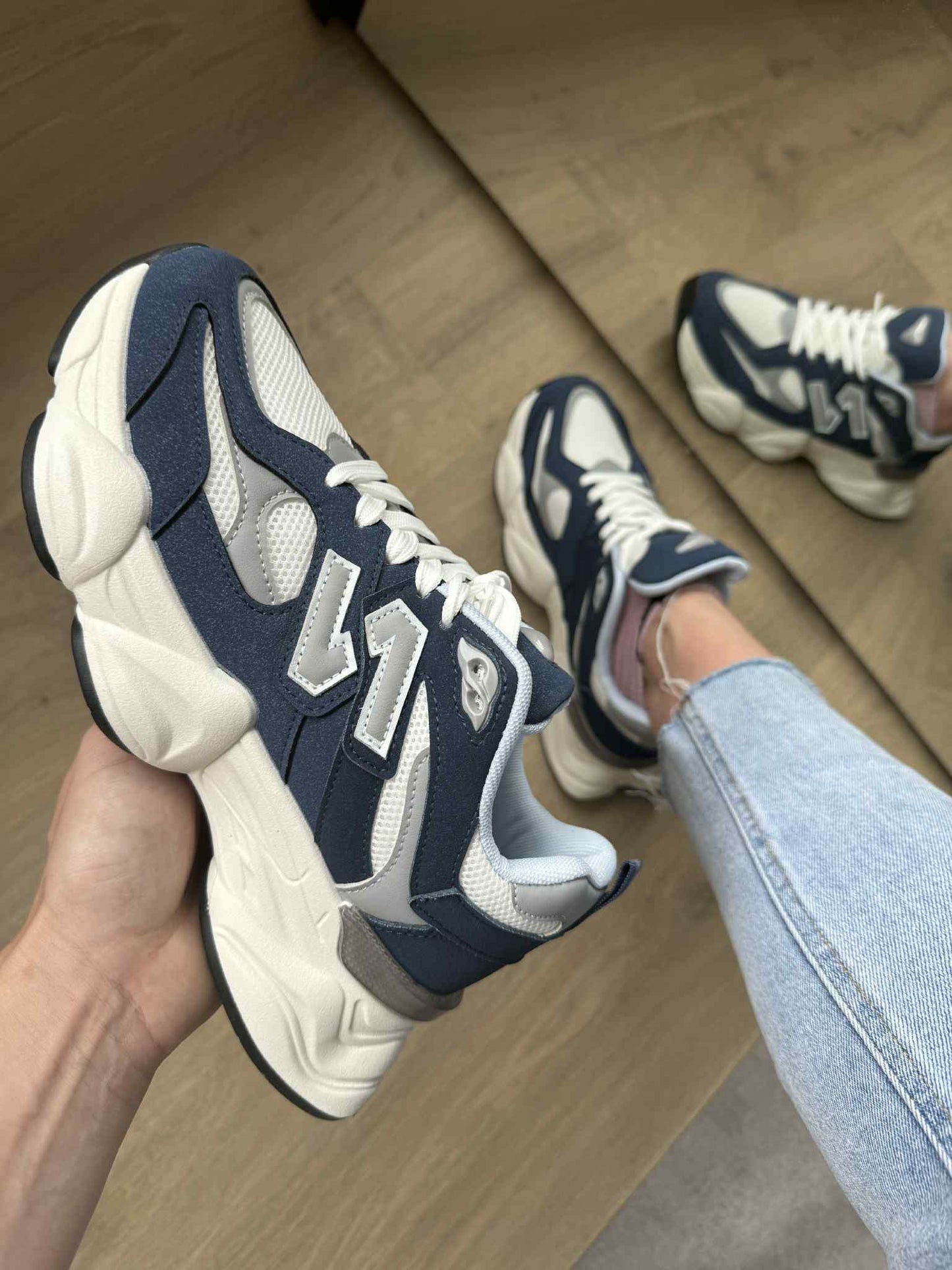 Sneaker Dana – White with Grey Details | PU Leather Women’s Sneakers