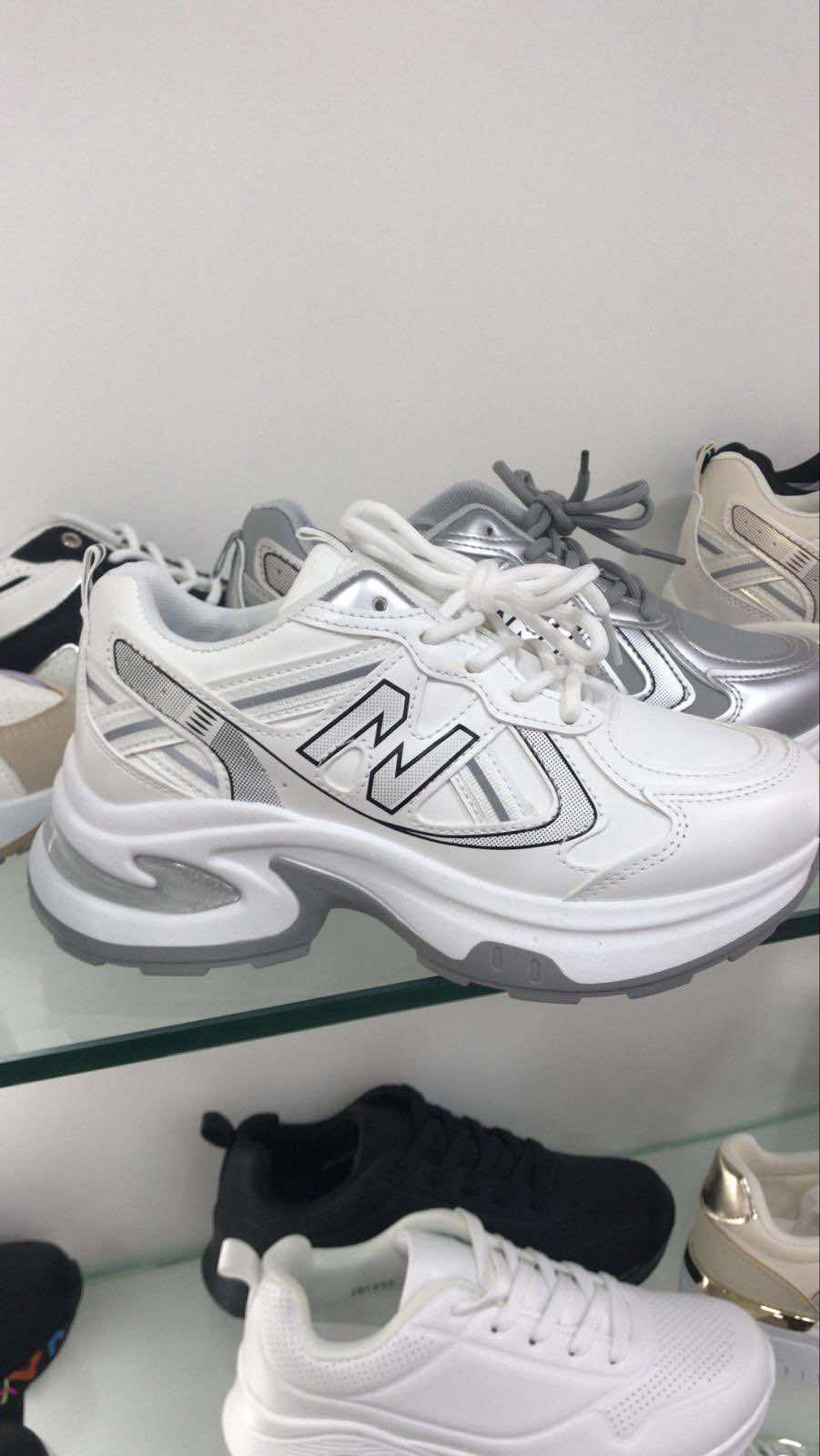 Sneaker Romi – White & Black PU Leather Sneakers for Women