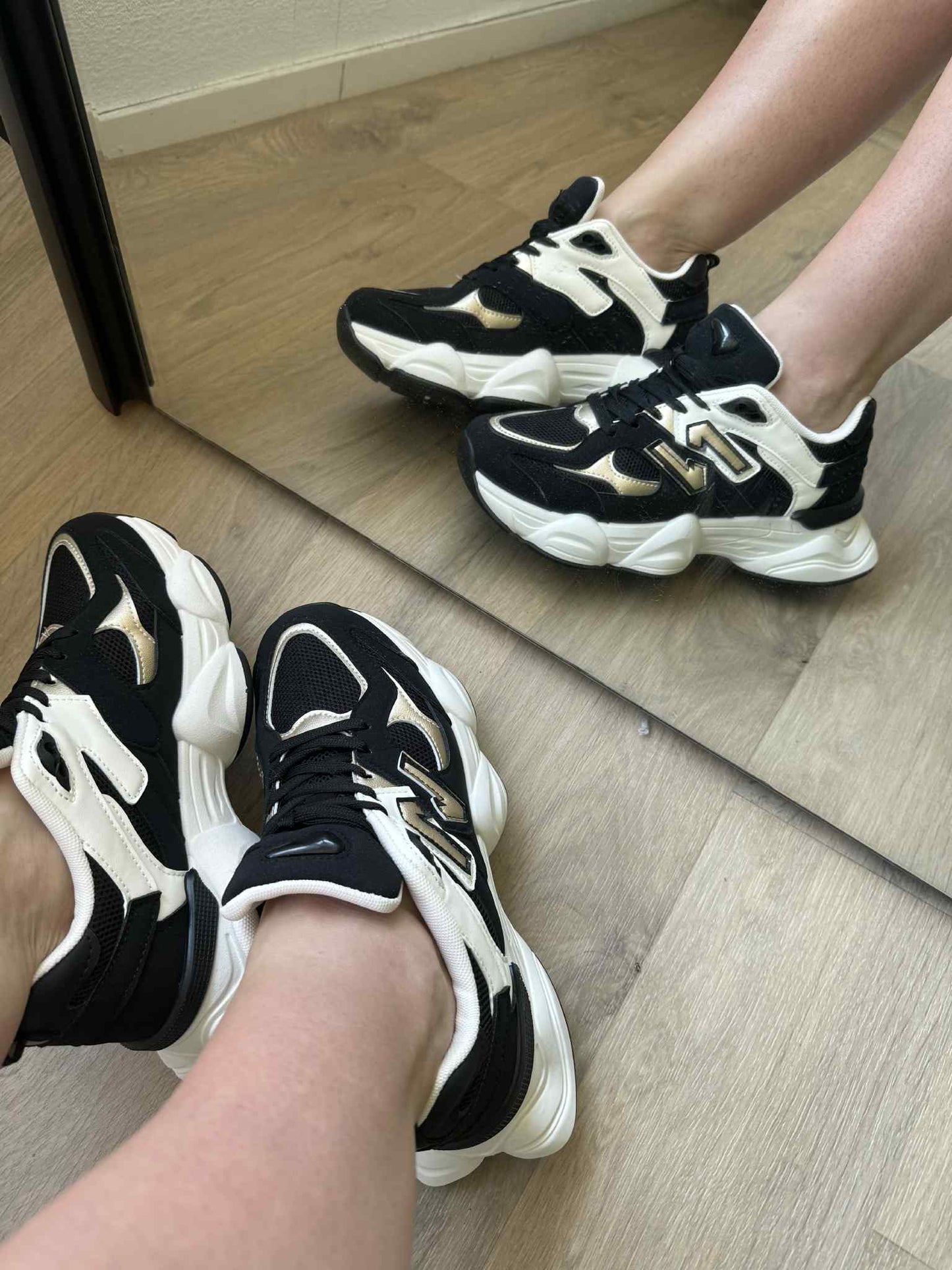 Sneaker Dana – Black & Gold PU Leather Sneakers with White Sole