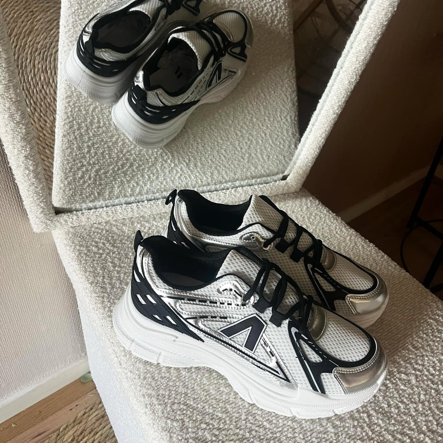 Sneakers Mirelle Black – PU Leather Sneakers with Black Laces & V Logo