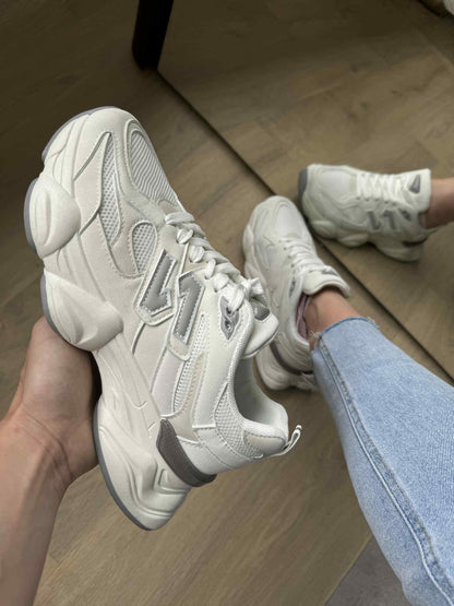 Sneaker Dana – White & Light Grey PU Leather Sneakers for Women
