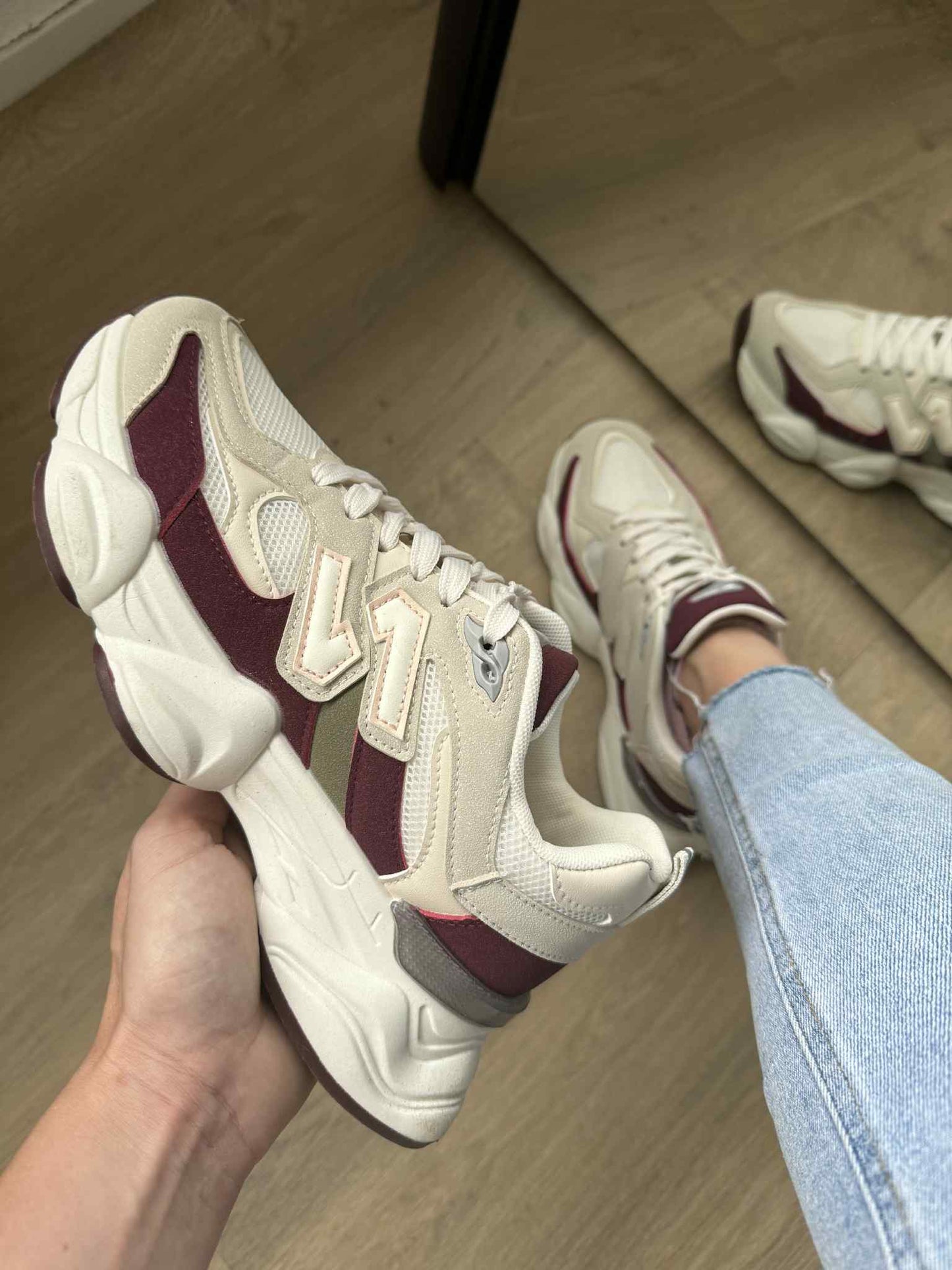 Sneaker Dana – Dark Red & Beige Women’s PU Leather Sneakers