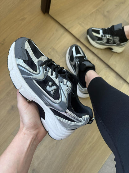 Sneakers Karin – Black, Grey & White PU Leather Sneakers for Women