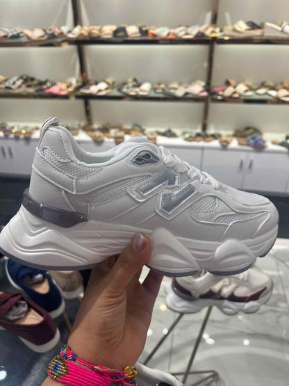 Sneaker Dana – White & Light Grey PU Leather Sneakers for Women
