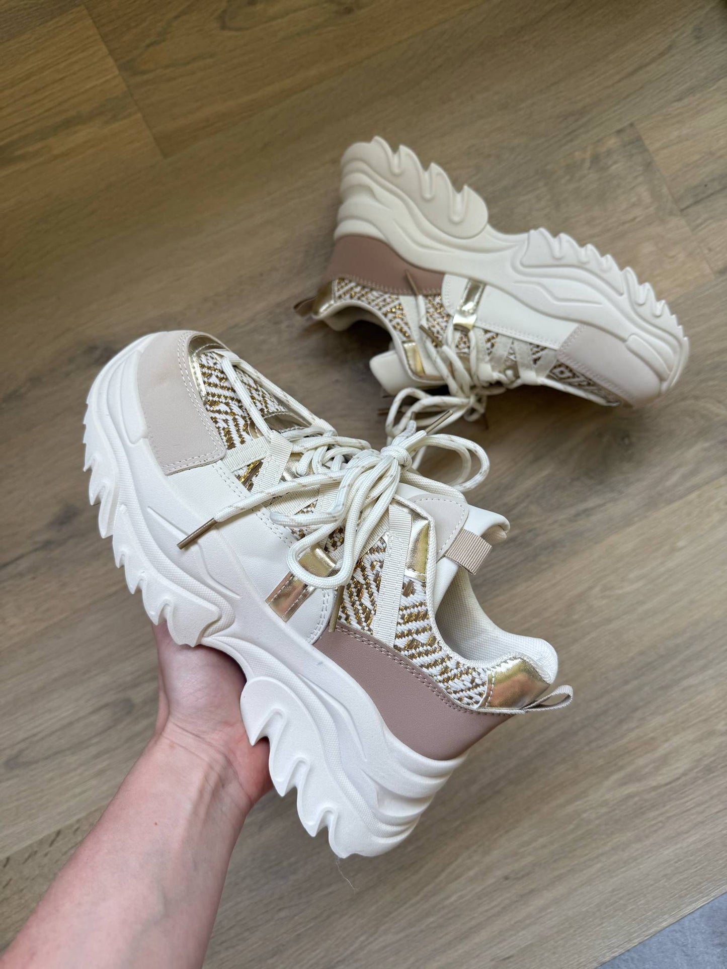 Sneaker Lotte – Beige & White PU Leather Sneakers for Women