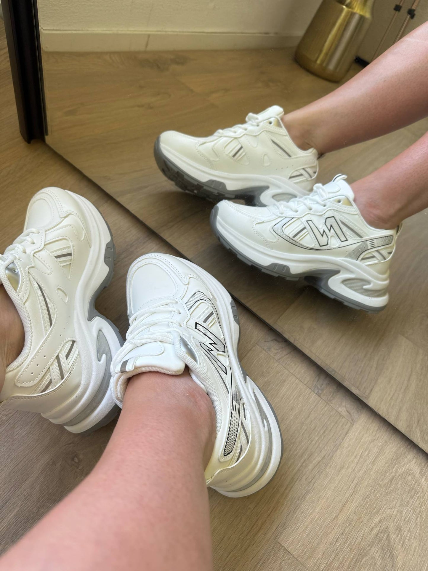 Sneaker Romi – White & Black PU Leather Sneakers for Women