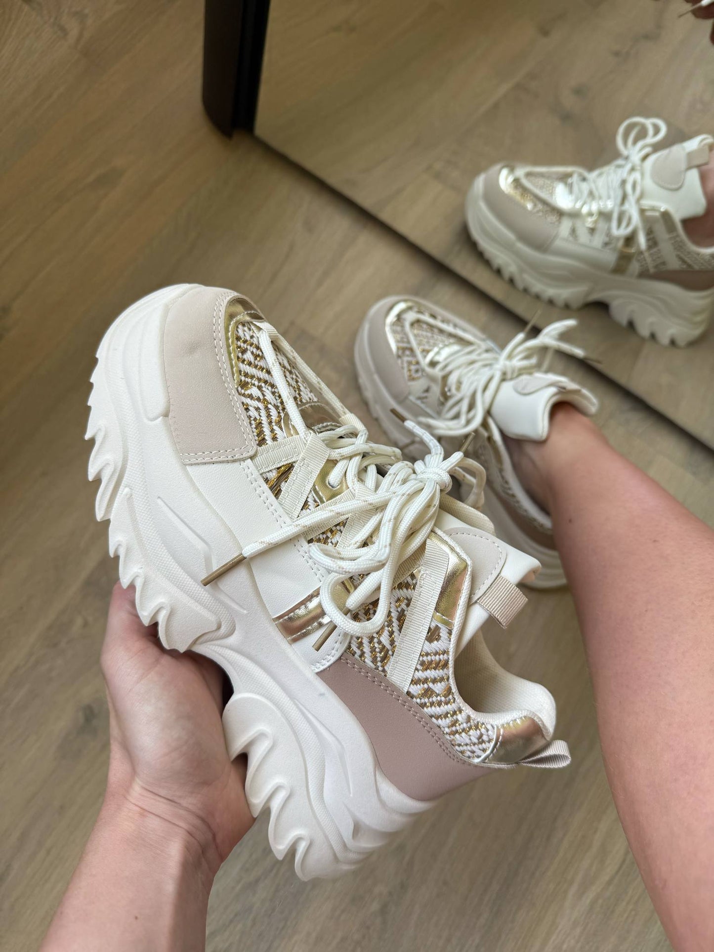 Sneaker Lotte – Beige & White PU Leather Sneakers for Women