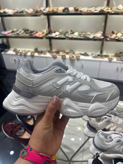 Sneaker Dana – Light Grey & White PU Leather Sneakers for Women