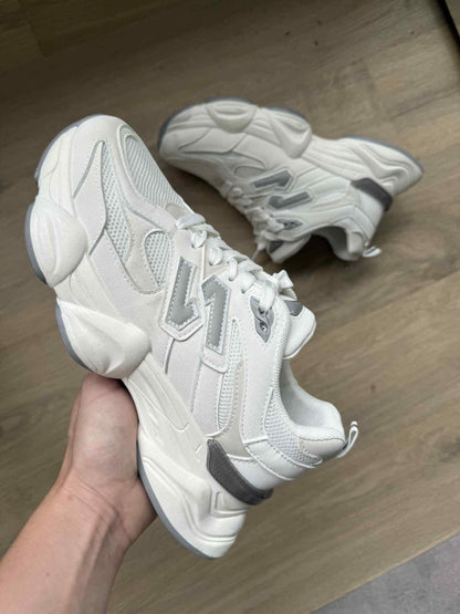 Sneaker Dana – White & Light Grey PU Leather Sneakers for Women