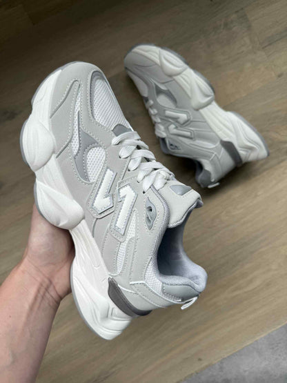 Sneaker Dana – Light Grey & White PU Leather Sneakers for Women