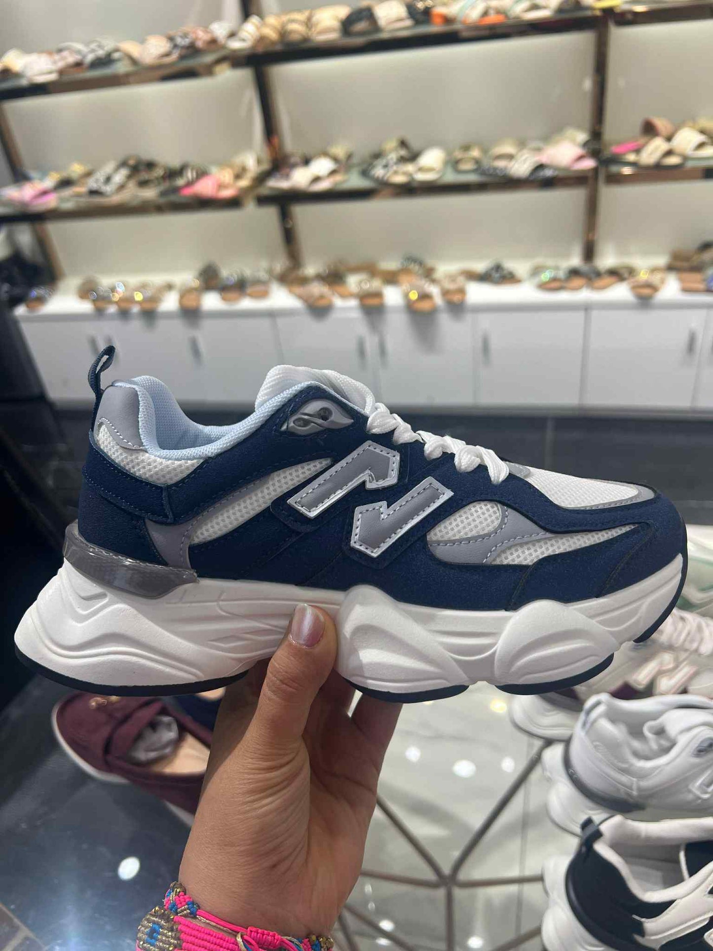 Sneaker Dana – White with Grey Details | PU Leather Women’s Sneakers