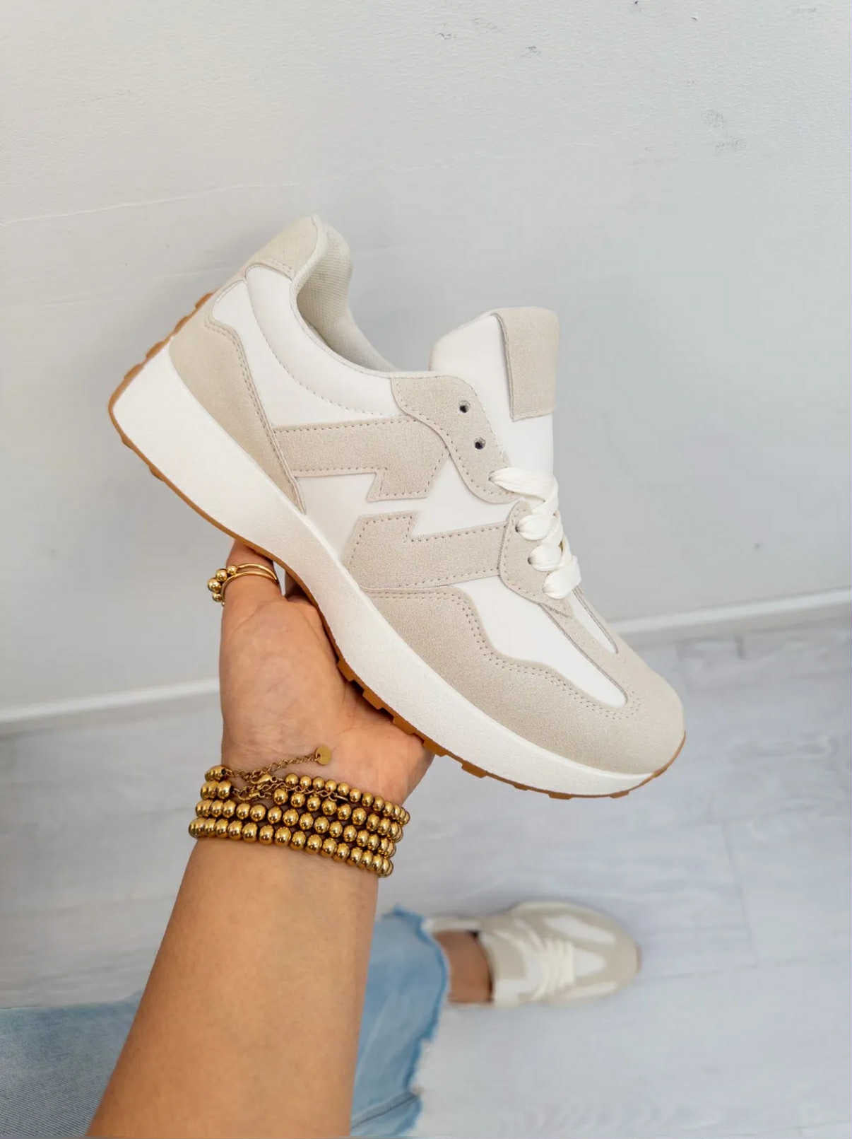 Sneaker Bo – Minimalist Beige & White PU Leather Sneakers for Everyday Style